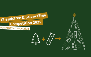 Ein Tannenbaum und ein Reagenzglas verbunden durch ein Pluszeichen. Zusammen ergeben si e einen ChemisTree; einen Weihnachtsbaum aus chemischen Elementen.