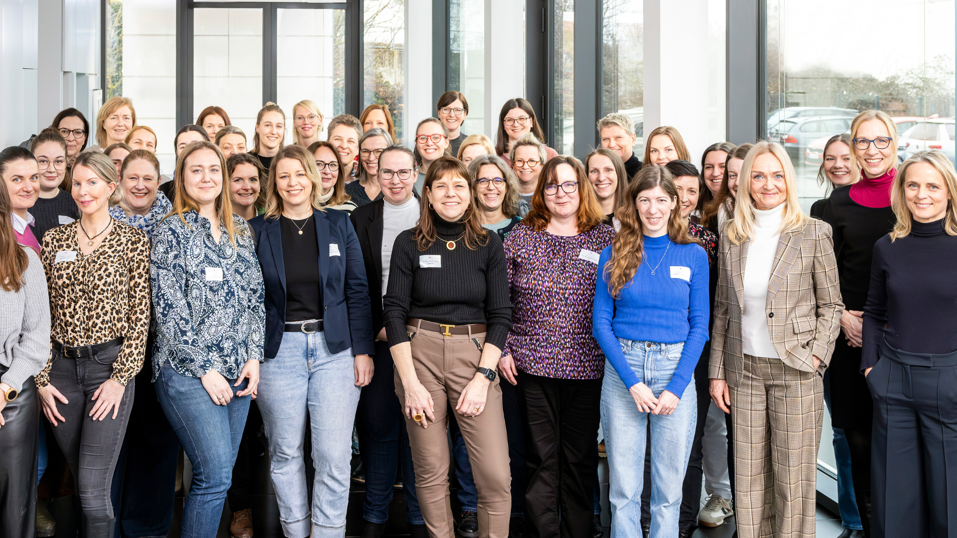 Gruppenbild der Teilnehmerinnen des zweiten Netzwerktreffens.
