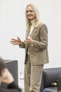 Kerstin Oberhaus zu Gast beim HessenChemie-Netzwerk "Frauen in Führung"